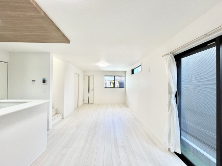 ���̑����ρ@�Ƒ��̏Ί炪���R�Ɛ��܂�Ă���A����ȕ��͋C�̃_�C�j���O�Ɏd�オ���Ă��܂�