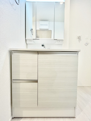 ���ʑ�E���ʏ��@�O�ʋ��̗��ɁA���ϕi��q���p�i�Ȃǂ����[�\�B���ʑ����������ƕۂ��܂��I