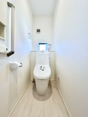 �g�C���@�g�C����1�K��2�K���ꂼ��ɔz�u����Ă��ĂƂĂ��֗��ł��B 