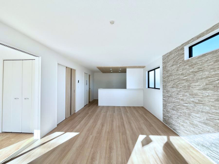 ���̑����ρ@�Ƒ��̏Ί炪���R�Ɛ��܂�Ă���A����ȕ��͋C�̃_�C�j���O�Ɏd�オ���Ă��܂��B