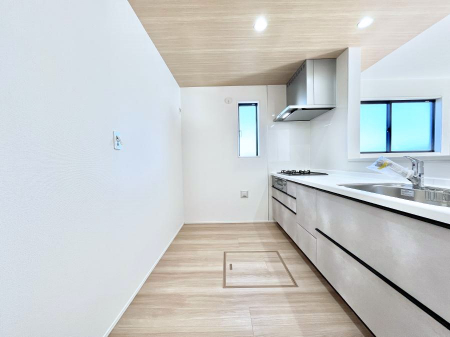 �L�b�`���@�u�₩�ȕ����ʂ蔲����L�b�`���B��������̂Ŗ��邭���C�ɂ��𗧂��܂��B