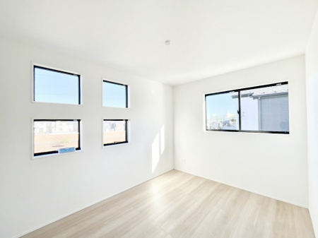 ���̑����ρ@4���񂾑�����̑u�₩�ȓ��������������S�̂�D������ݍ���ł���܂��@