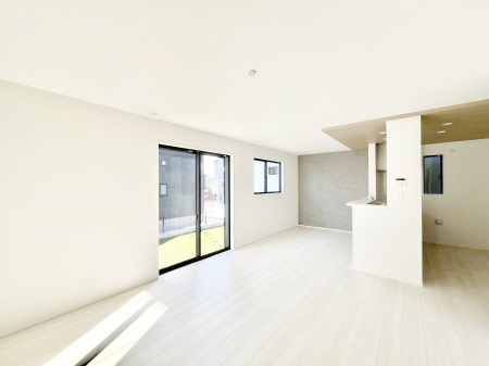 ���̑����ρ@�Ƒ��̏Ί炪���R�Ɛ��܂�Ă���A����ȕ��͋C�̃_�C�j���O�Ɏd�オ���Ă��܂��B