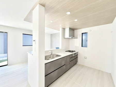 �L�b�`���@�u�₩�ȕ����ʂ蔲����L�b�`���B��������̂Ŗ��邭���C�ɂ��𗧂��܂��B