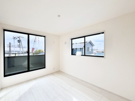 ���̑����ρ@�����`Bed Room�`�@2�ʍ̌����m�ۂ������邢�����́A���ʂ����ǂ��A��ϋ��S�n�̗ǂ���ԂƂȂ��Ă���܂��B�u�₩�ȕ��������ċN���钩�́A���K�����̎n�܂�ɁI���������ʕ����ƂĂ��ǂ��Z�܂���