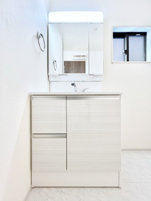 ���ʑ�E���ʏ��@�����`Dressing Room�`  ����������F�����œ��ꂳ��Ă���ƁA�X�b�L���Ɛ�������ۂ������܂��B  ���̗��ɂ͂����Ղ�Ǝ��[�X�y�[�X��W�������I  �����́A�V���v�����@�\�����d�����āB