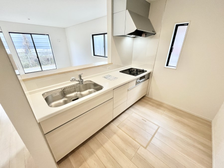 �L�b�`���@�������R�������`Kitchen�`�@�u���������͉�����낤�v����ȃL�b�`���Ȃ�v�������藿�����ł����Ⴂ�܂��B�L�b�`������̓��r���O����]�ł��܂��B�Ƒ����Ȃ��邨�Ƃ������ɂ������܂��B