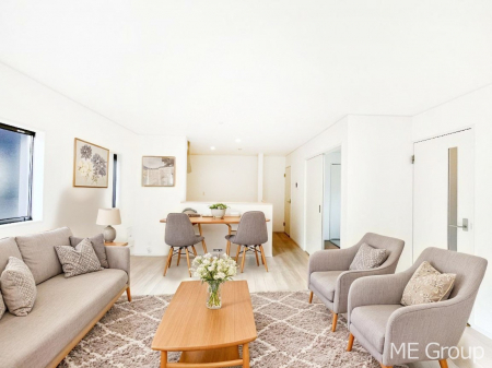 ���r���O�@�������Q�������`Living�`�@�Ƒ��̉�b��Ί炪�s���������r���O�ł��B�傫�ȃ\�t�@��_�C�j���O�e�[�u���ł������H���������肭�났�����􂻂�Ȗ������������Ԃł��I���Ƌ��CG�ł�  