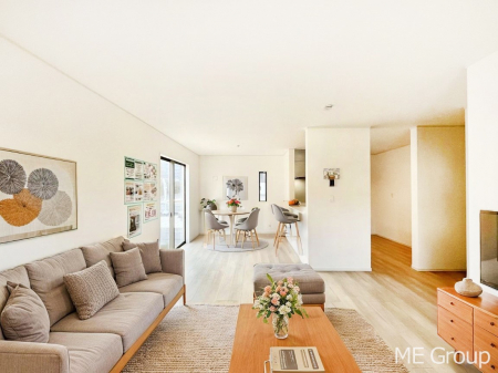 ���r���O�@�������P�������`Living�`�@�Ƒ��̉�b��Ί炪�s���������r���O�ł��B�傫�ȃ\�t�@��_�C�j���O�e�[�u���ł������H���������肭�났�����􂻂�Ȗ������������Ԃł��I���Ƌ��CG�ł�