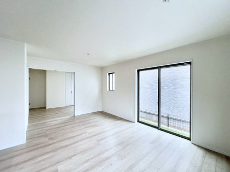 ���̑����ρ@�Ƒ��̏Ί炪���R�Ɛ��܂�Ă���A����ȕ��͋C�̃_�C�j���O�Ɏd�オ���Ă��܂��B