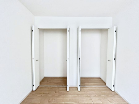 ���[�@�����`Closet�`�@�ǖʃN���[�[�b�g������΃^���X��u���K�v���Ȃ��A�o������̂Ȃ��X�b�L����Ԃ��ێ��ł��܂��B����ꂽ�X�y�[�X��L���Ɋ��p�ł������B�G�߂̈ߗނ��̕i�Ȃǂ����Ղ���[�o���܂��ˁ�