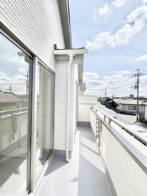 �o���R�j�[�@������A�������`Balcony�`  �o���R�j�[�͉������z���������݁A���z�c����󕨂��C�����悭�������Ƃ��ł��܂��B  �g���₷���J���I�ȃo���R�j�[�ł����z�����������Ղ�~�蒍���A�o���R�j�[�t���Z�܂��B  