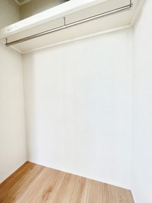 ���[�@�m���̃N���[�[�b�g�B���s��������̂Ō���̈ߗނ�����������܂�܂��B