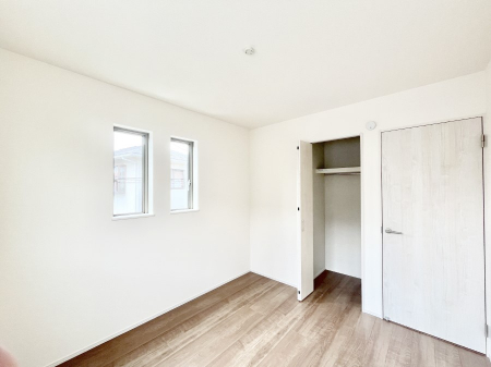 ���̑����ρ@�����`Bed Room�`�@�������������̂��ˌ��Ẵ����b�g�ł��B���Ƒ������������ƂŎ苷�Ɋ����Ă����Z�܂����ˌ��Ăł͊e�����v���C�o�V�[��ۂ��Ƃ��ł��܂��B�Z�܂��ɂ�Ƃ肪���܂�S�������b�N�X�ł��܂���