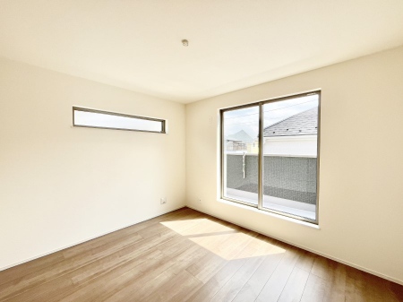 �q�������@�����`Bed Room�`�@�q�������͂��q�l�ɂƂ��đ�Ϗd�Ȗ���������܂��B�q����l�ŉ߂�����Ԃ�^���邱�ƂŁA�h���׋����Ԃ����R�Ƒ����܂����畔���̕Еt����|���Ȃǂ��������ƂɌq����܂��B