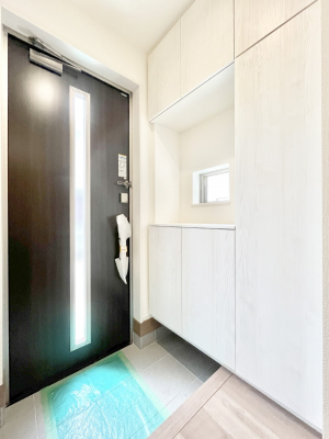 ���ց@�����`Entrance�`�@�Ƃ̒��ł��q�l���}����ŏ��̏ꏊ�ł��錺�ւ́A�Ƃ̈�ۂ��̂��̂ł��I�L�x�Ȍ��֎��[�ŁA����Y��ɕۂ��Ƃ��o���܂��􌺊ւɂ͂����Ղ���[�̉��ʔ��������I