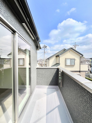 �o���R�j�[�@�����`Balcony�`  �o���R�j�[�͉������z���������݁A���z�c����󕨂��C�����悭�������Ƃ��ł��܂��B  �g���₷���J���I�ȃo���R�j�[�ł����z�����������Ղ�~�蒍���A�o���R�j�[�t���Z�܂��B  