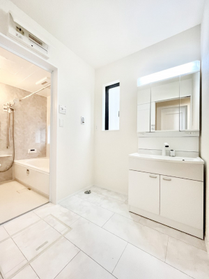 ���ʑ�E���ʏ��@�����`Dressing Room�`�@�Â��Ȃ肪���Ȑ��ʏ�����������ƍ̌��Ɗ��C���\�Ȃ̂ŋC�����悭���g�������܂��B�O�ʋ��^�C�v�̐��ʑ�͋������[�ŎU�炩�肪���Ȑ��ʏ����X�b�L����