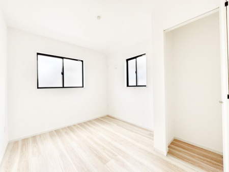 ���̑����ρ@�����`Bed Room�`�@2�ʍ̌����m�ۂ������邢�����́A���ʂ����ǂ��A��ϋ��S�n�̗ǂ���ԂƂȂ��Ă���܂��B�u�₩�ȕ��������ċN���钩�́A���K�����̎n�܂�ɁI���������ʕ����ƂĂ��ǂ��Z�܂���