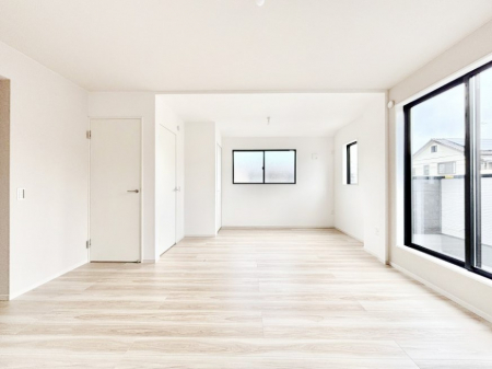 �Q���@�����`Bed Room�`�@���q�l�̐����ɍ��킹�ďZ�܂��̃��C�A�E�g���ς��܂��B�v�t���̃v���C�o�V�[���d��������A�����ɍ��킹�Ċ���x�b�g��z�u������B���������z���Ă̏Z�܂��I�т���؂ł��B   