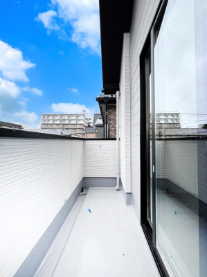 �o���R�j�[�@�����`Balcony�`  �o���R�j�[�͉������z���������݁A���z�c����󕨂��C�����悭�������Ƃ��ł��܂��B  �g���₷���J���I�ȃo���R�j�[�ł����z�����������Ղ�~�蒍���A�o���R�j�[�t���Z�܂��B  