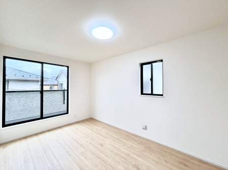 ���̑����ρ@�����`Bed Room�`�@2�ʍ̌����m�ۂ������邢�����́A���ʂ����ǂ��A��ϋ��S�n�̗ǂ���ԂƂȂ��Ă���܂��B�u�₩�ȕ��������ċN���钩�́A���K�����̎n�܂�ɁI���������ʕ����ƂĂ��ǂ��Z�܂���