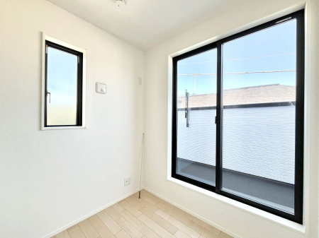 ���̑����ρ@�������P�������`Bed Room�`�@2�ʍ̌����m�ۂ������邢�����́A���ʂ����ǂ��A��ϋ��S�n�̗ǂ���ԂƂȂ��Ă���܂��B�u�₩�ȕ��������ċN���钩�́A���K�����̎n�܂�ɁI���������ʕ����ƂĂ��ǂ��Z�܂���