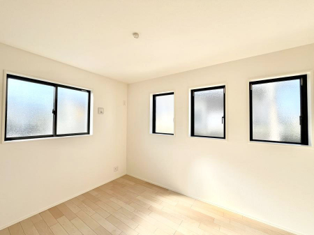 �q�������@�������P�������`Bed Room�`�@�؂̉����肪�₳�����t���[�����O�͈��炬�������炷�v���C�x�[�g��ԁB����߂̃t���[�����O�ł��̂ŁA�ǎ��Ƃ��}�b�`���A���������X�ɍL�������Ă������ʂ��B