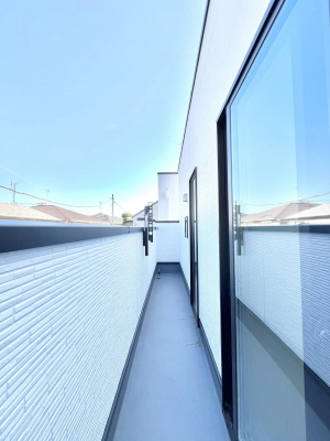 �o���R�j�[�@�������P�������`Balcony�`  �o���R�j�[�͉������z���������݁A���z�c����󕨂��C�����悭�������Ƃ��ł��܂��B  �g���₷���J���I�ȃo���R�j�[�ł����z�����������Ղ�~�蒍���A�o���R�j�[�t���Z�܂��B  