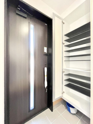 ���̑����ρ@�ݔ����P�����������Ղ���[�ł���V���[�Y�{�b�N�X�ŉƑ��S���̌C���A���ւ�������B  