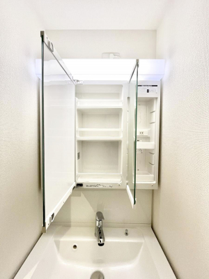 ���̑����ρ@�O�ʋ��̗��ɁA���ϕi��q���p�i�Ȃǂ����[�\�B���ʑ����������ƕۂ��܂��I