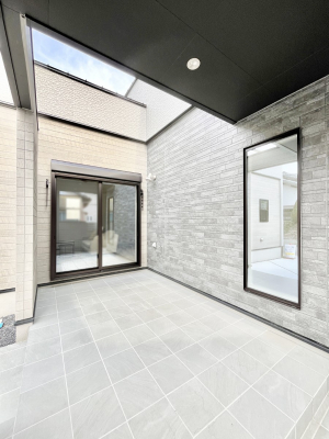 ���̑��@���r���O�Ɍq���郍�W�A�͒���Ƃ��Ă��I