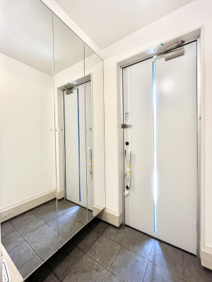 ���ց@�������Q�������`Entrance�`�@���ʔ��~���[�t�Ȃ̂ŁA���o�����O�̐g�����Ȃ݃`�F�b�N�Ɂ����ւ͂��q�l�����o�}�������ԍŏ��̏ꏊ�A�A���Ă��鎞�ɓ���ŏ��̏ꏊ�B����ȏꏊ�����炱���A���ǂ���ԂɁ�