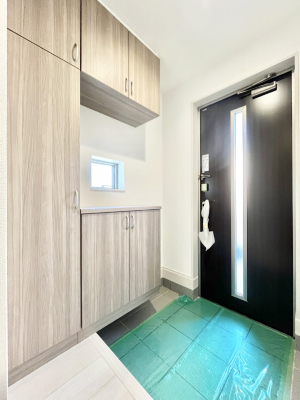 ���ց@������A�������`Entrance�`�@�Ƃ̒��ł��q�l���}����ŏ��̏ꏊ�ł��錺�ւ́A�Ƃ̈�ۂ��̂��̂ł��I�L�x�Ȍ��֎��[�ŁA����Y��ɕۂ��Ƃ��o���܂��􌺊ւɂ͂����Ղ���[�̉��ʔ��������I