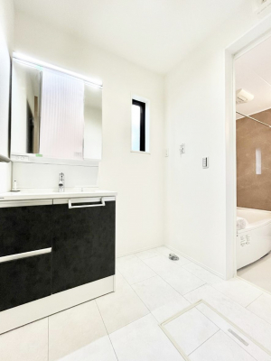 ���ʑ�E���ʏ��@�����`Dressing Room�`�@�Â��Ȃ肪���Ȑ��ʏ�����������ƍ̌��Ɗ��C���\�Ȃ̂ŋC�����悭���g�������܂��B�O�ʋ��^�C�v�̐��ʑ�͋������[�ŎU�炩�肪���Ȑ��ʏ����X�b�L����