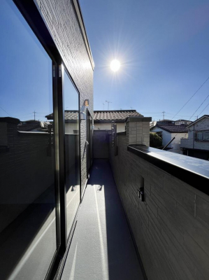 �o���R�j�[�@�����`Balcony�`  �o���R�j�[�͉������z���������݁A���z�c����󕨂��C�����悭�������Ƃ��ł��܂��B  �g���₷���J���I�ȃo���R�j�[�ł����z�����������Ղ�~�蒍���A�o���R�j�[�t���Z�܂��B  