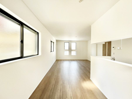 ���̑����ρ@�����`Living�`�@�L���ȗz�������̏ꏊ���Ƃ炵�����B�����邱�̋�Ԃ݂͂�Ȃ̏Ί炪�W���ꏊ�A����Y��A���邱�Ƃ̂Ȃ����킢���Ȃ���b���y���ގ��ԁA��������̎v�����Ԃ���ꏊ�B���������̎ʐ^�ł��B