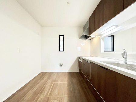 �L�b�`���@�����`Kitchen�`�@���R�������鑋�̂���L�b�`���������g���ꏊ�����炱���A�g��������l�����܂����B�������Ƃ����L�b�`���R�[�i�[�͎����L���Ȏd�オ��ƂȂ��Ă���܂��B