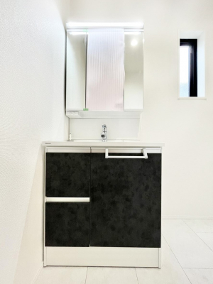 ���ʑ�E���ʏ��@�����`Dressing Room�`�@�\���ȑ傫���̐��ʑ�͎��[�����鎖�Ȃ���A�g�����Ȃ݃`�F�b�N�⎕�����ȂǁA���̍Q�����������Ԃł��z�e�����C�N�ȃX�y�[�X�ŗ]�T�Ƃ�Ƃ�������Ē����܂��B