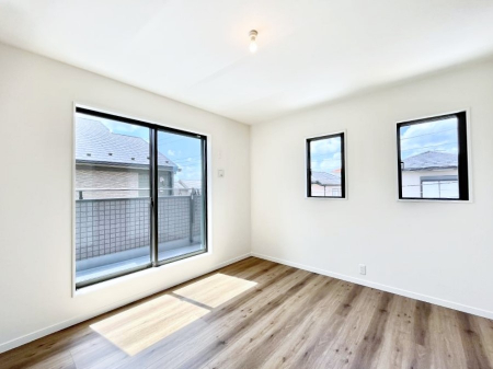 ���̑����ρ@������No.1�������`Bed Room�`�@2�ʍ̌����m�ۂ������邢�����́A���ʂ����ǂ��A��ϋ��S�n�̗ǂ���ԂƂȂ��Ă���܂��B�u�₩�ȕ��������ċN���钩�́A���K�����̎n�܂�ɁI