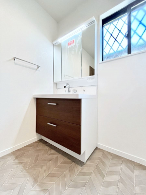 ���ʑ�E���ʏ��@������No.1�������`Dressing Room�`�@�Â��Ȃ肪���Ȑ��ʏ�����������ƍ̌��Ɗ��C���\�Ȃ̂ŋC�����悭���g�������܂��B�O�ʋ��^�C�v�̐��ʑ�͋������[�ŎU�炩�肪���Ȑ��ʏ����X�b�L����