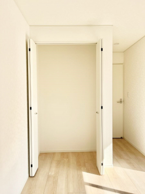 ���[�@�m���̃N���[�[�b�g�B���s��������̂Ō���̈ߗނ�����������܂�܂��B