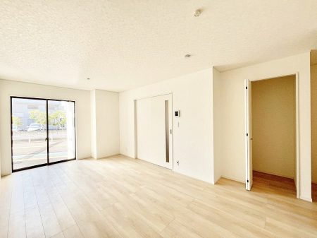 ���r���O�@�傫�ȑ����炽���Ղ�̗z���ƕ����������郊�r���O  