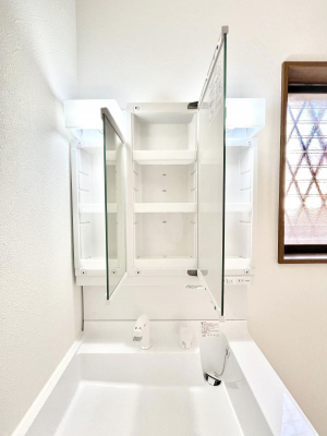 ���̑����ρ@�O�ʋ��̗��ɁA���ϕi��q���p�i�Ȃǂ����[�\�B���ʑ����������ƕۂ��܂��I