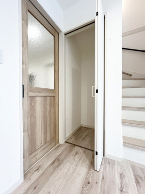 ���̑����ρ@���r���O���[�B�����Ɏ��[������ƕ����W�܂�LDK���X�b�L���Еt�������ł��ˁB  