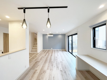 ���̑����ρ@���r���O�K�i���Ƒ��̏Ί�Ɖ�b���Ȃ��ł���܂�  