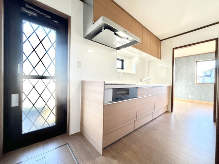 �L�b�`���@������̂��閾�邢�L�b�`���B�S�~�̂ď�����O�ɂ��邱�Ƃ��ł��A���C�ɂ��𗧂��܂��B 