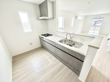 �L�b�`���@�u�₩�ȕ����ʂ蔲����L�b�`���B��������̂Ŗ��邭���C�ɂ��𗧂��܂��B