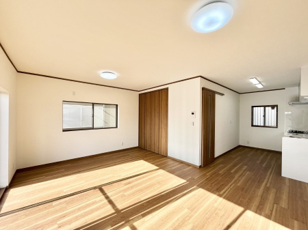 ���r���O�@15���̂k�c�j�͉Ƒ��݂�Ȃ̉��K��ԁI�Ƒ��̂Ȃ������������厖�ȃX�y�[�X�ł��B 