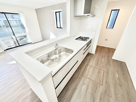 �L�b�`���@���Ƒ��̉�b�e�ޑΖʃL�b�`���B���������̃p�p�}�}�����Ƒ��Ɖ߂������Ԃ����������I